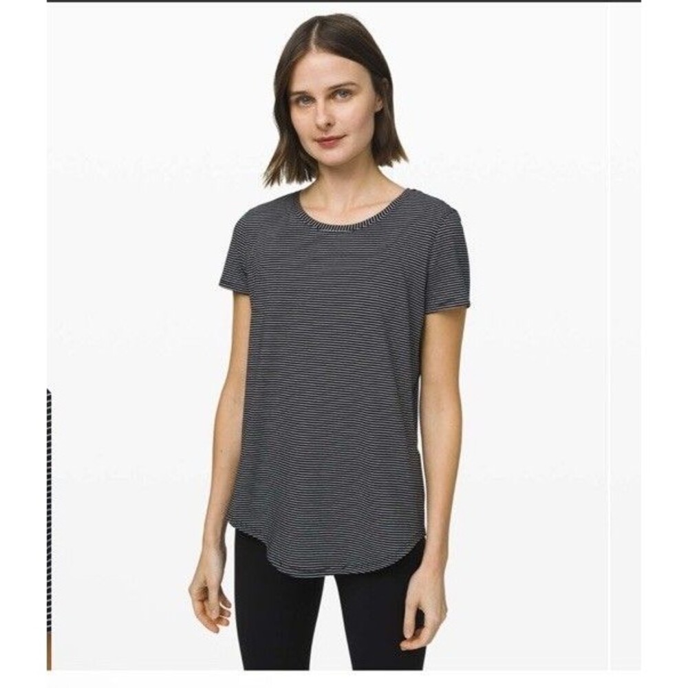Lululemon Love Crew III Hype Stripe Black White Size 6 (est) Short Sleeve Tunic